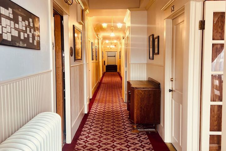 Van Gilder Hotel
