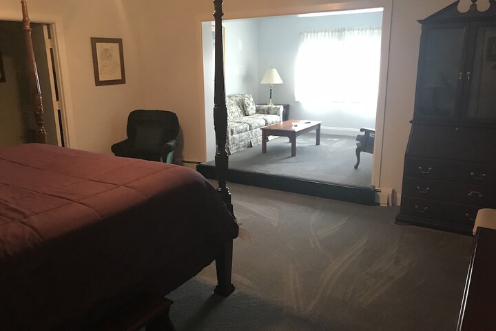 Long House Manor B & B