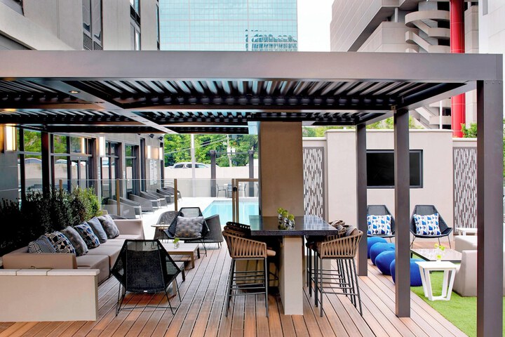 Lounge 57 of 73