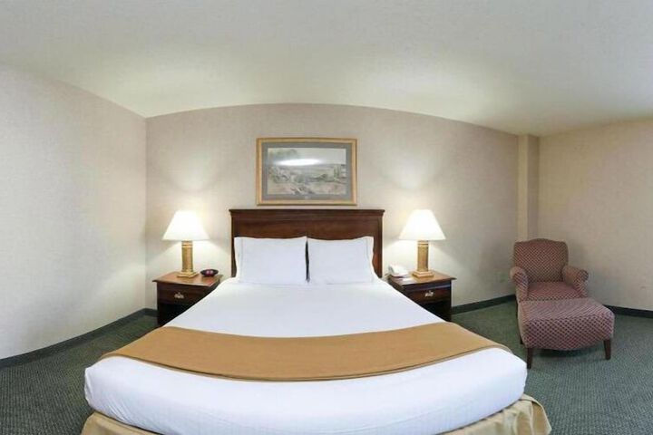 Holiday Inn Express Hotel & Suites Pittsburgh West Mifflin by IHG