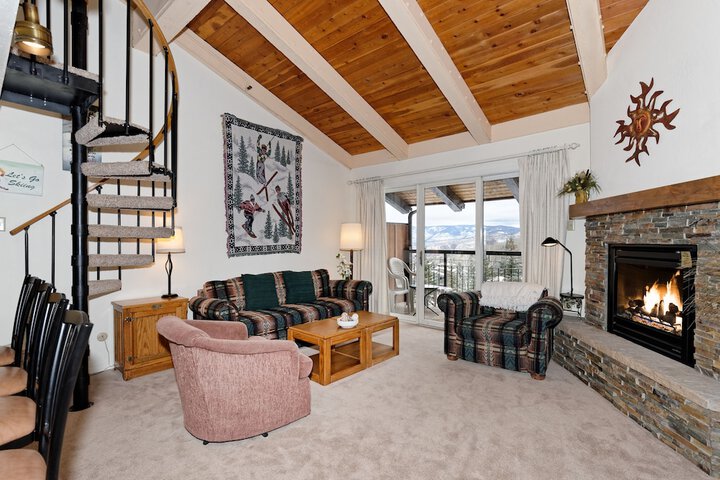 The Crestwood Condominiums