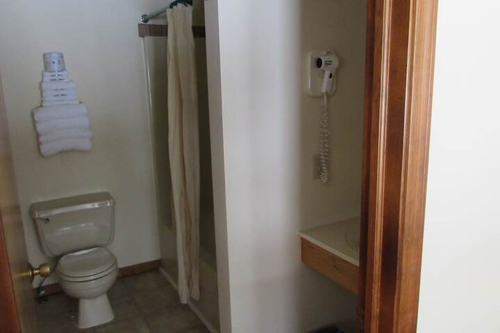 Room 64 of 95