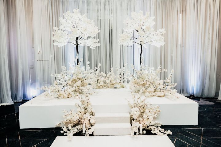 Ballroom/Hall 117 of 128