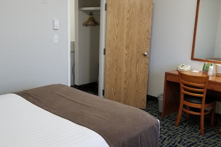 Room 12 of 40