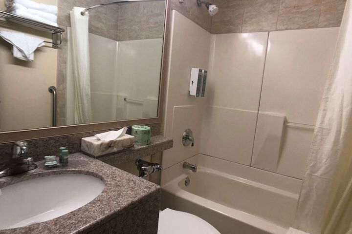 Room 10 of 14