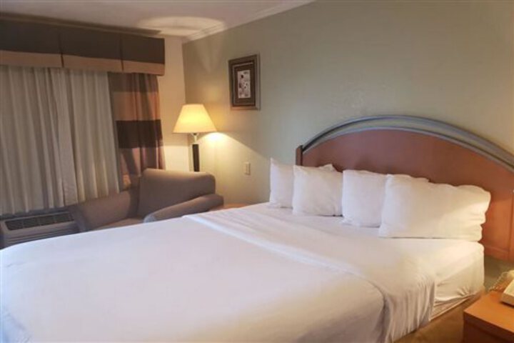 WHITE COLUMNS INN