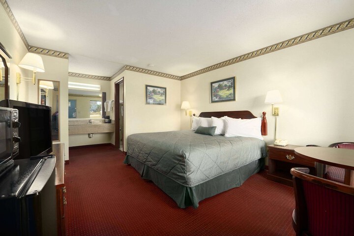 Room 11 of 23