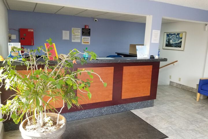Super 8 by Wyndham Kenosha / Pleasant Prairie