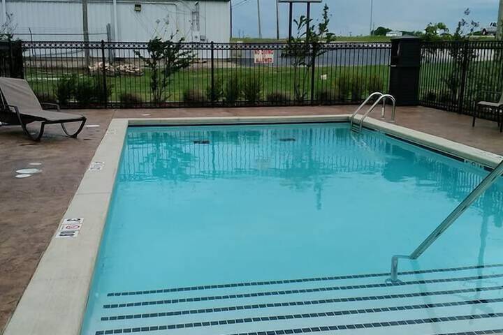 Pool 6 of 28