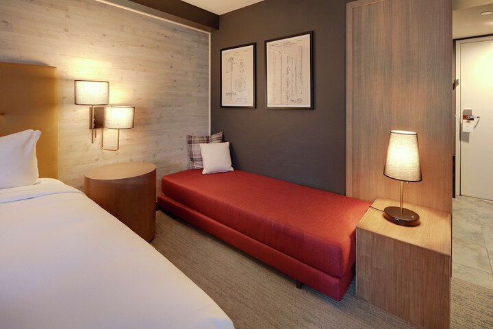 Room 26 of 74