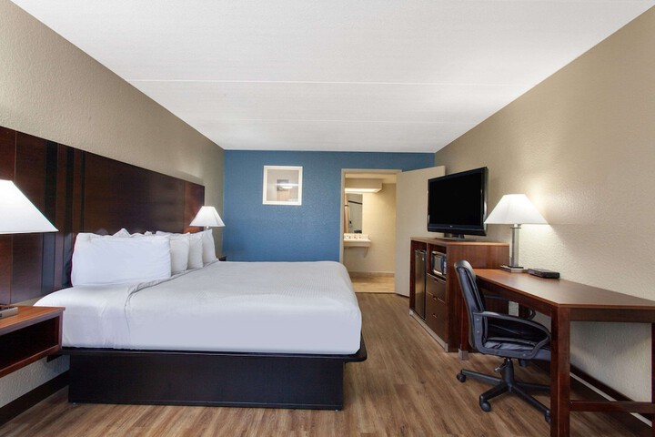Room 26 of 39