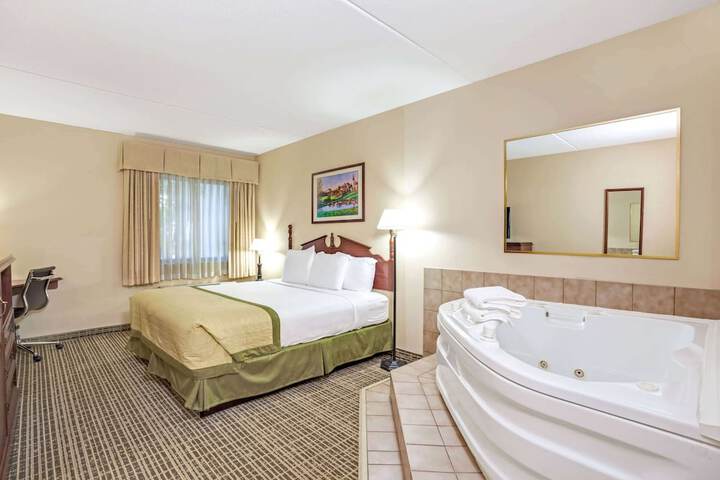 Room 12 of 25