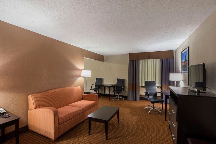 Room 32 of 38