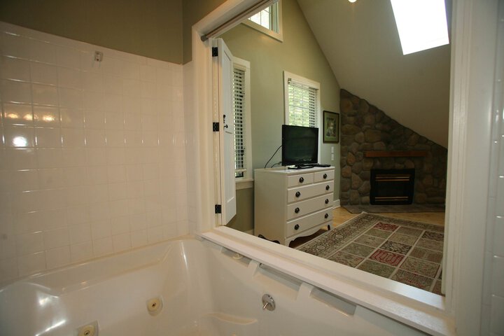 Hot Tub 155 of 165