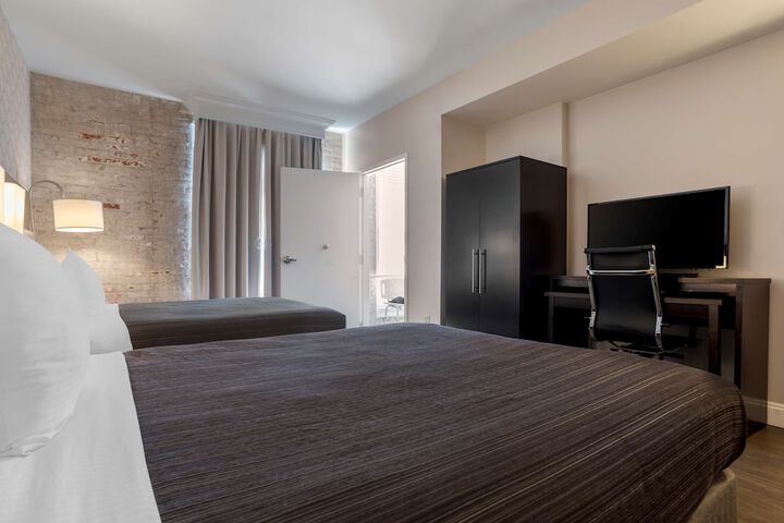 Room 27 of 52