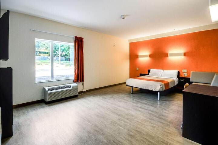 Room 17 of 34