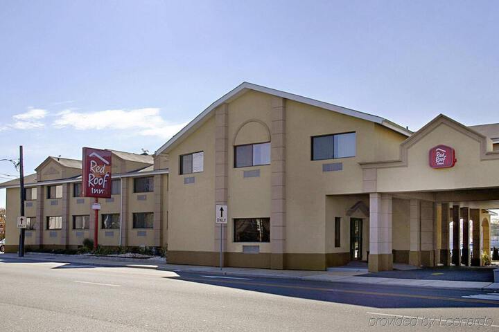 RED CARPET INN