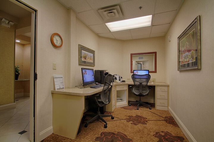 Business Center 85 of 87
