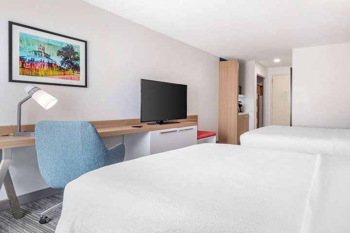 Room 6 of 25