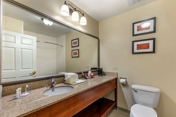 Room 10 of 32