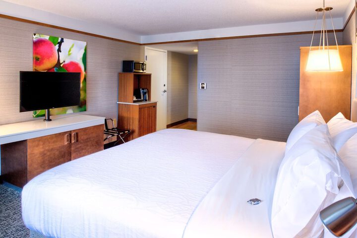 Room 43 of 84