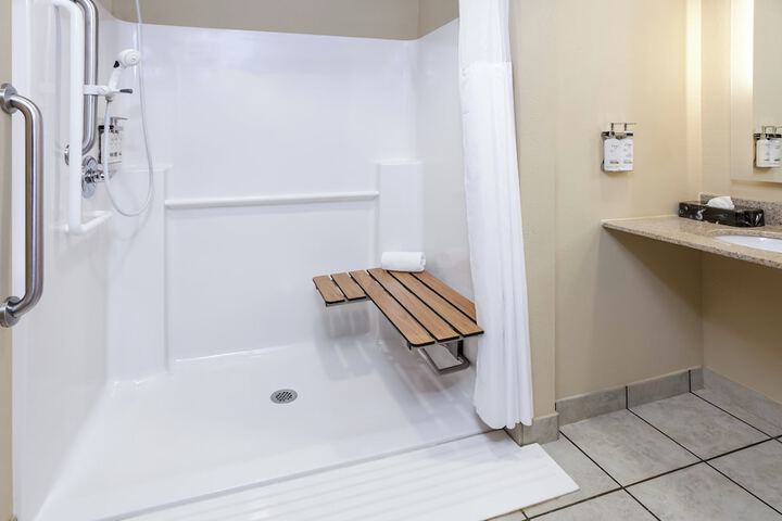 Holiday Inn Quincy East by IHG