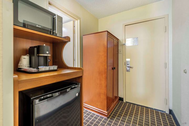 Room 33 of 50