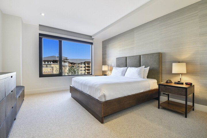 Room 93 of 187