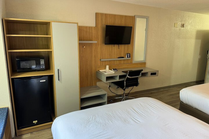 Room 13 of 26
