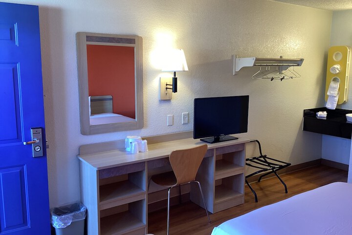Room 29 of 34
