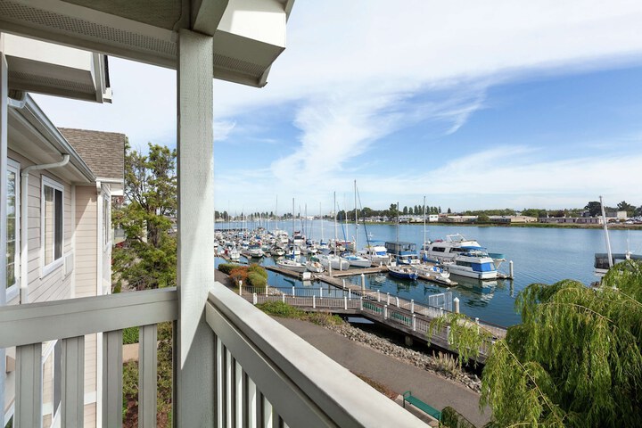 Homewood Suites by Hilton Oakland-Waterfront