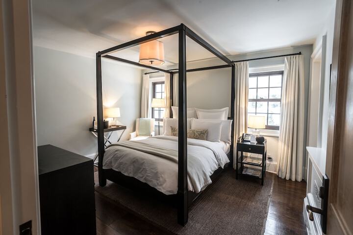 Room 30 of 42