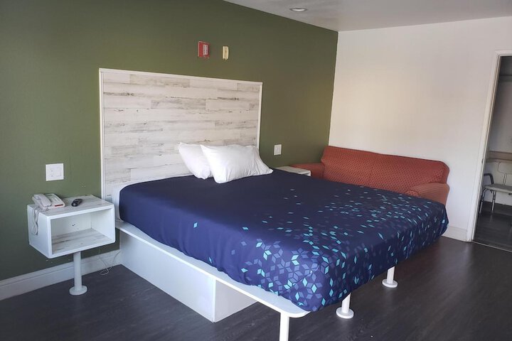 Room 32 of 34