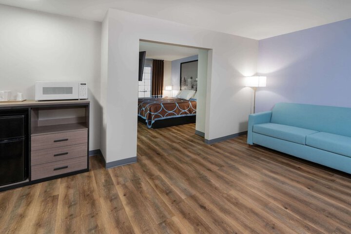 Room 16 of 37