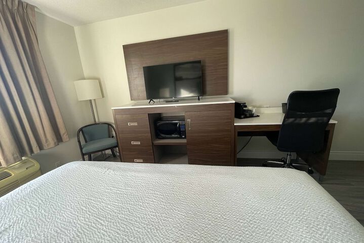 Super 8 by Wyndham Peterborough