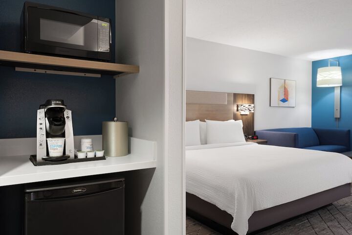 Holiday Inn Express Indianapolis Airport by IHG