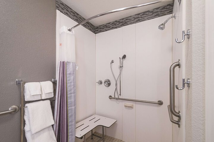 Room 33 of 52