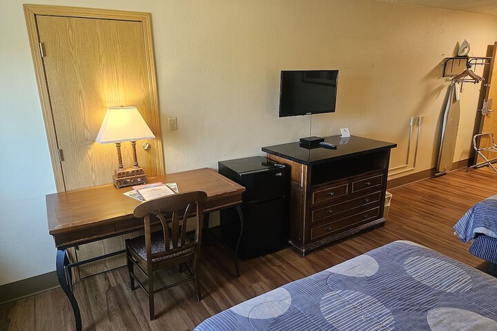 Room 33 of 66