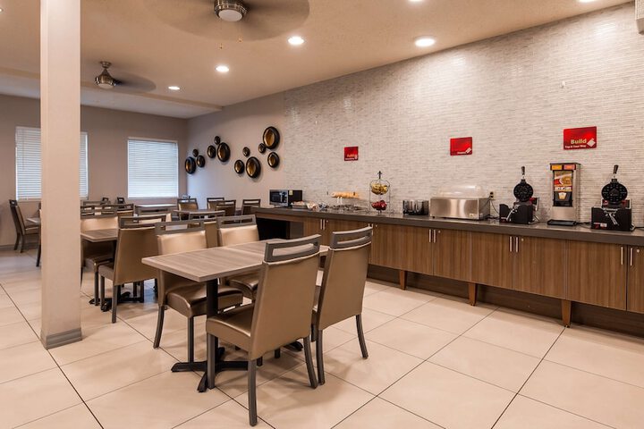 Best Western Plus New Cumberland Inn & Suites