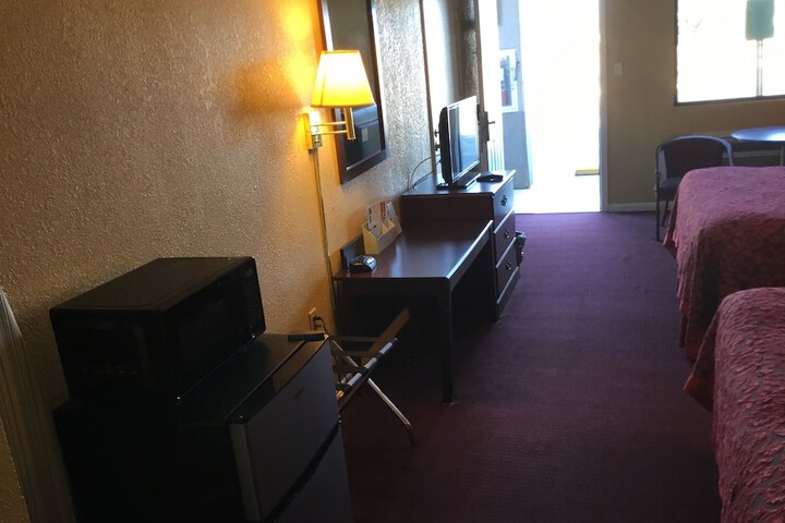 Room 12 of 18