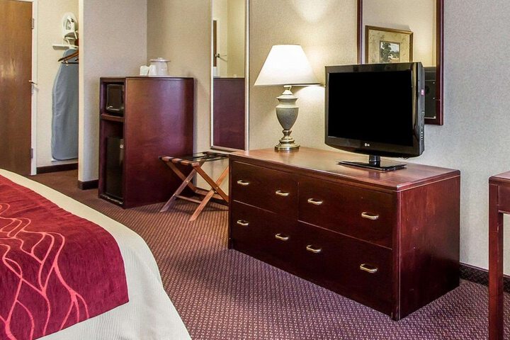 Quality Inn & Suites Fort Madison near Hwy 61