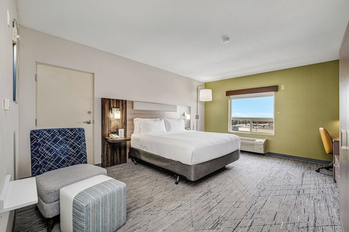 Room 32 of 68