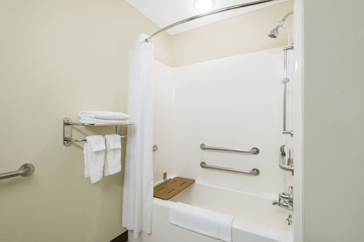 Room 8 of 16