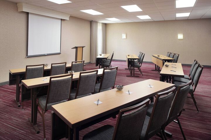 Courtyard by Marriott Fayetteville