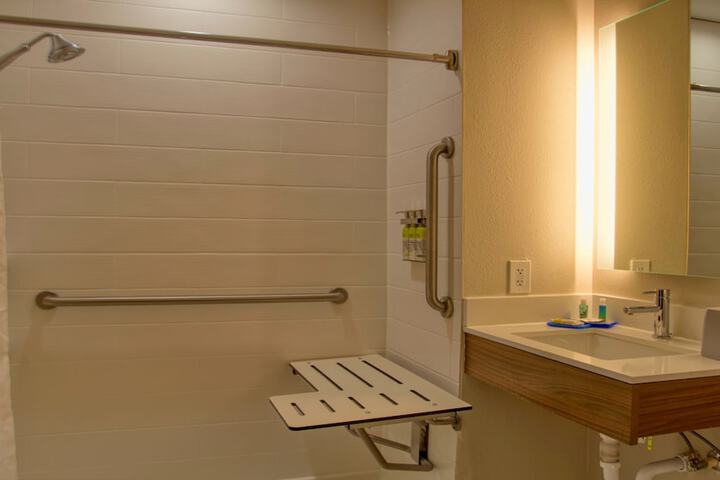 Room 26 of 42