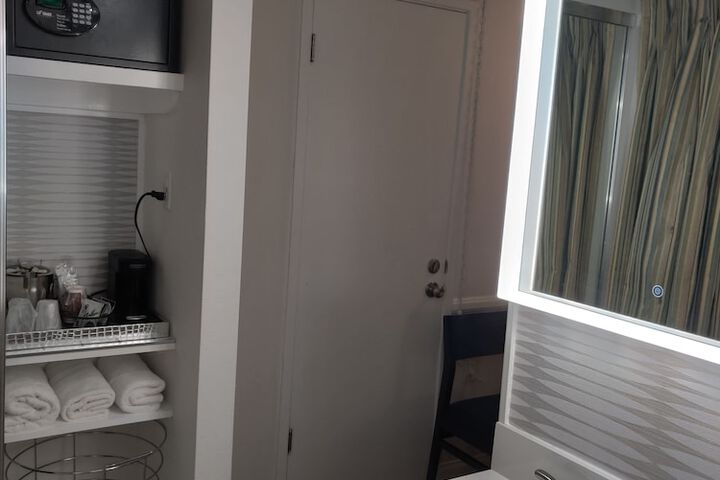 Room 70 of 116