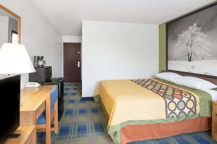 Room 9 of 17