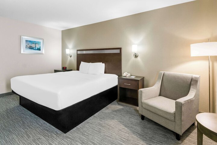 Room 16 of 28
