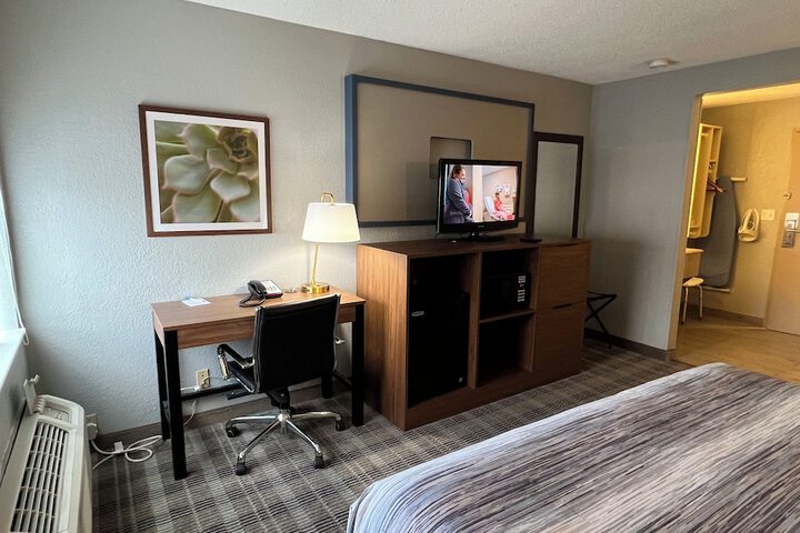 Room 14 of 36