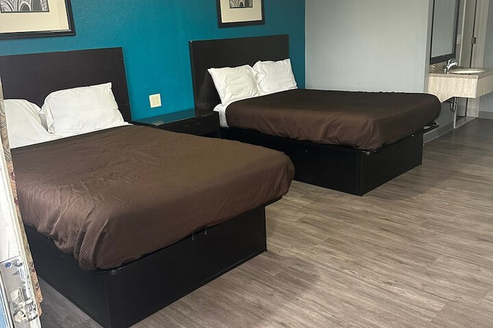 Room 10 of 23